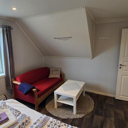 1 Room In The Yellow House, Close To Airport & Lofoten Evenskjer Exterior photo