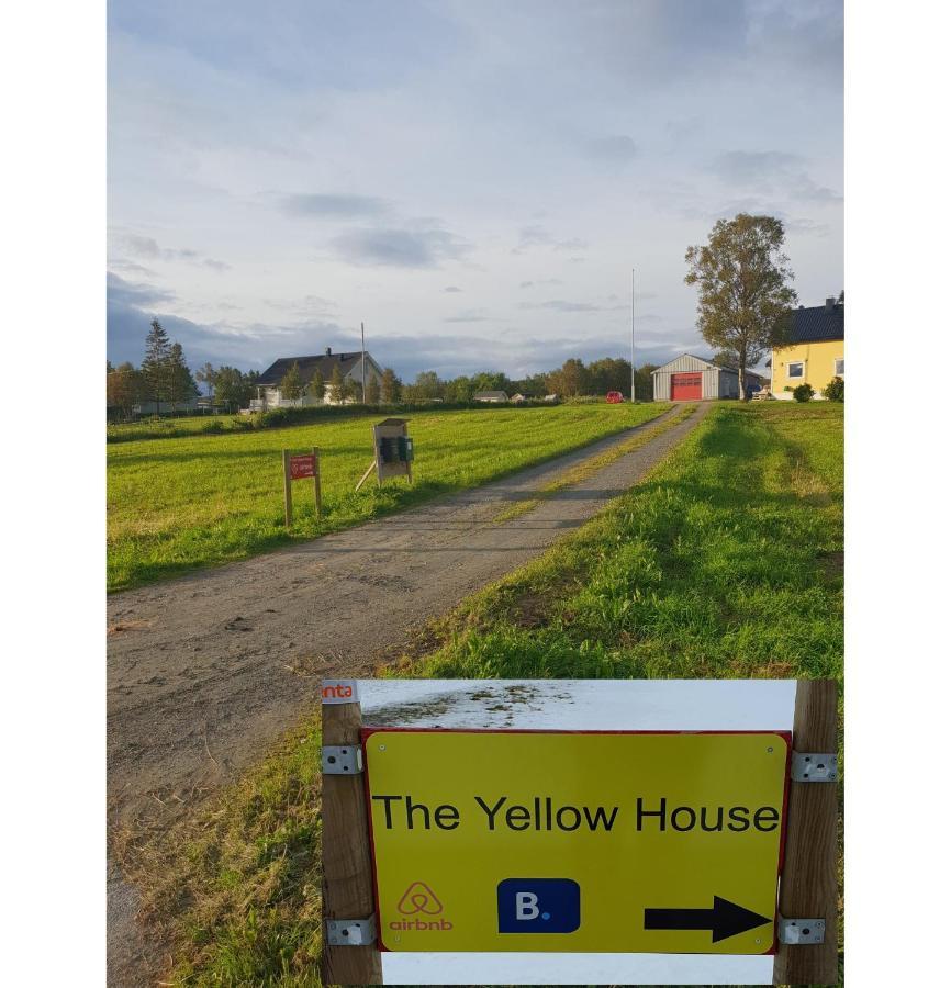 1 Room In The Yellow House, Close To Airport & Lofoten Evenskjer Exterior photo