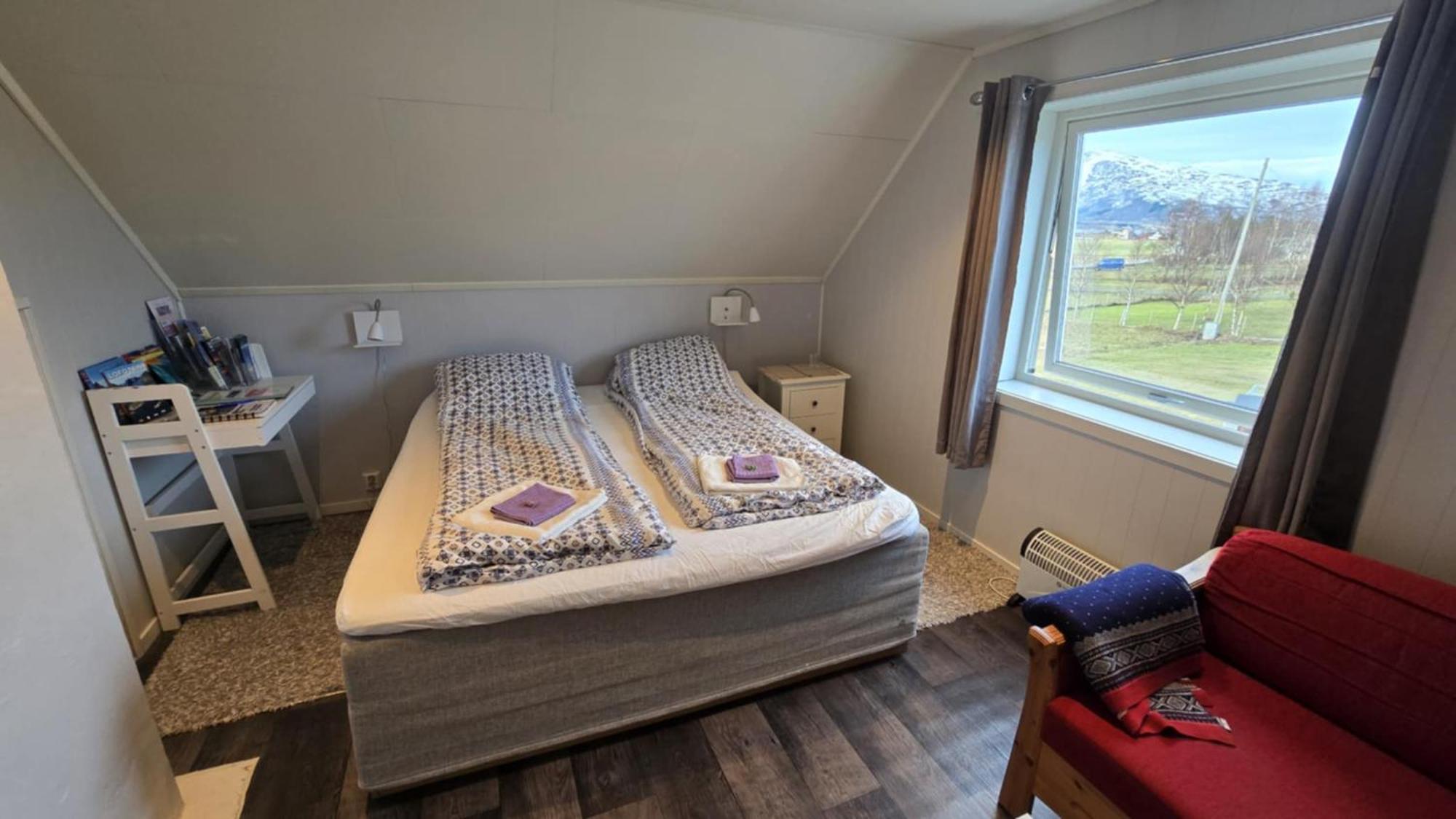 1 Room In The Yellow House, Close To Airport & Lofoten Evenskjer Exterior photo