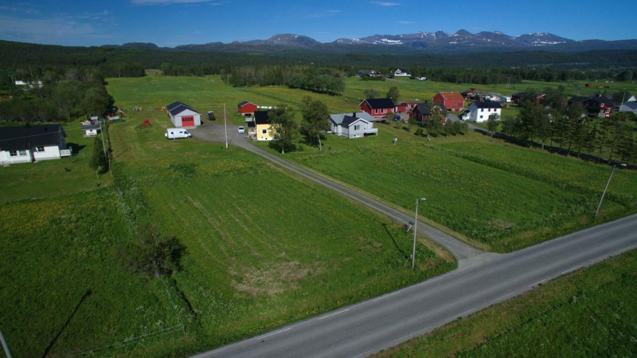 1 Room In The Yellow House, Close To Airport & Lofoten Evenskjer Exterior photo