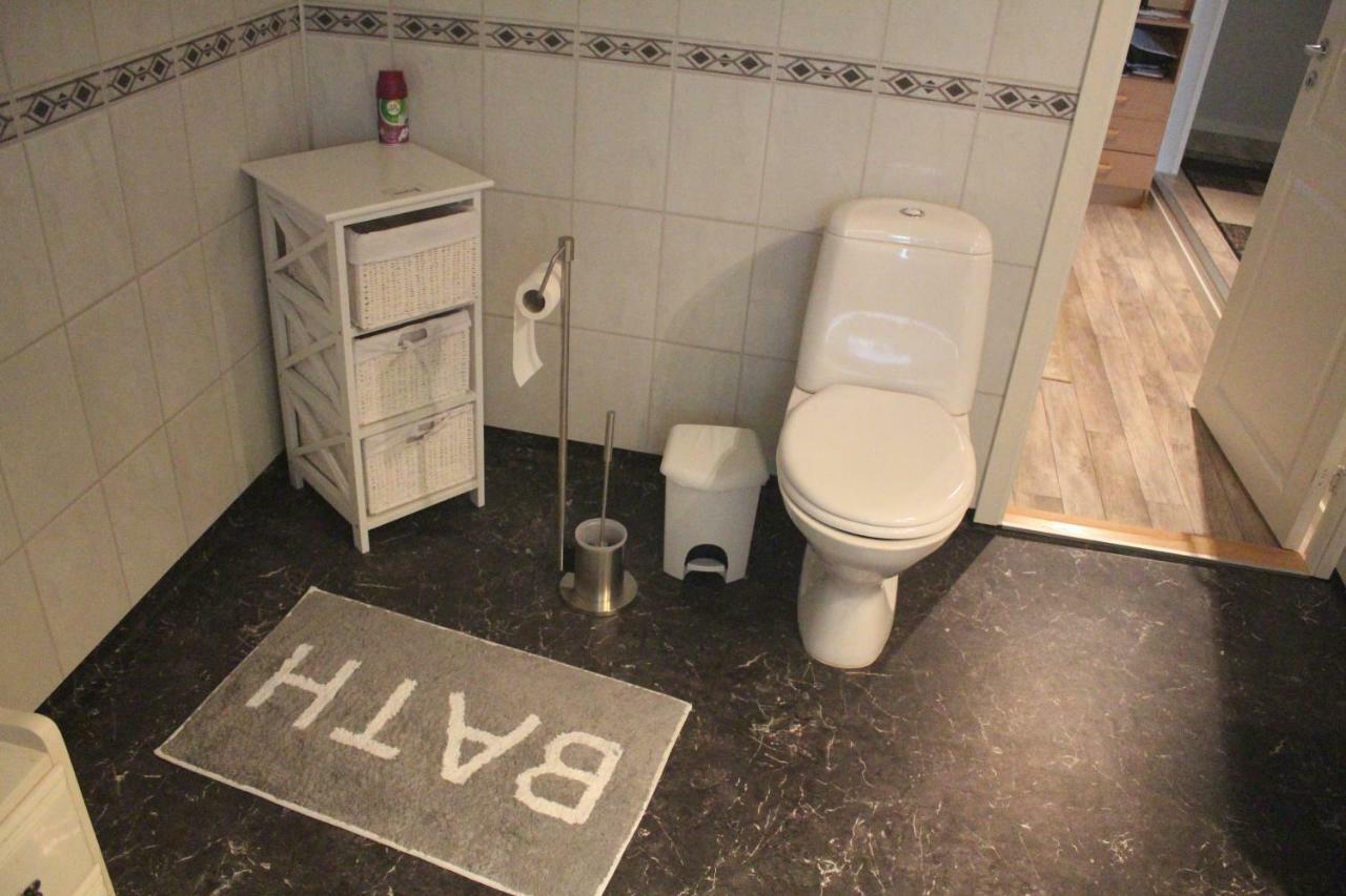 1 Room In The Yellow House, Close To Airport & Lofoten Evenskjer Exterior photo