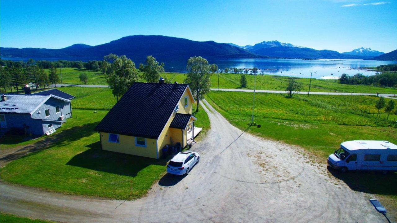 1 Room In The Yellow House, Close To Airport & Lofoten Evenskjer Exterior photo
