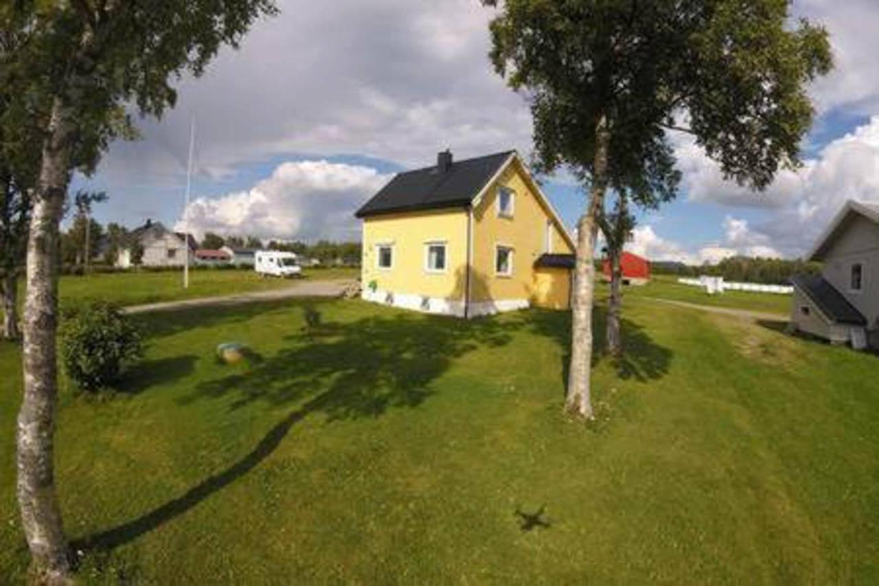 1 Room In The Yellow House, Close To Airport & Lofoten Evenskjer Exterior photo
