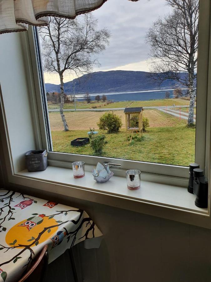 1 Room In The Yellow House, Close To Airport & Lofoten Evenskjer Exterior photo