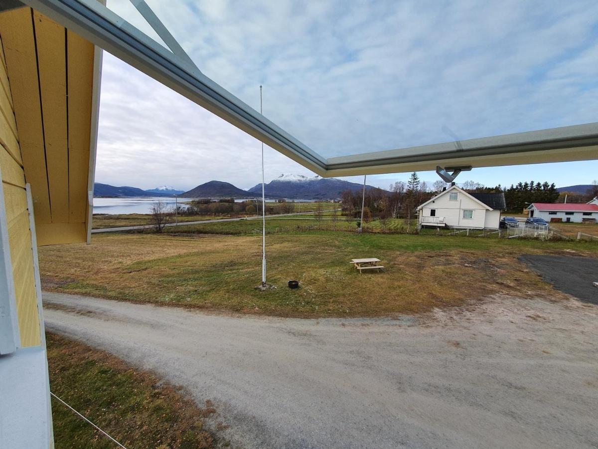 1 Room In The Yellow House, Close To Airport & Lofoten Evenskjer Exterior photo