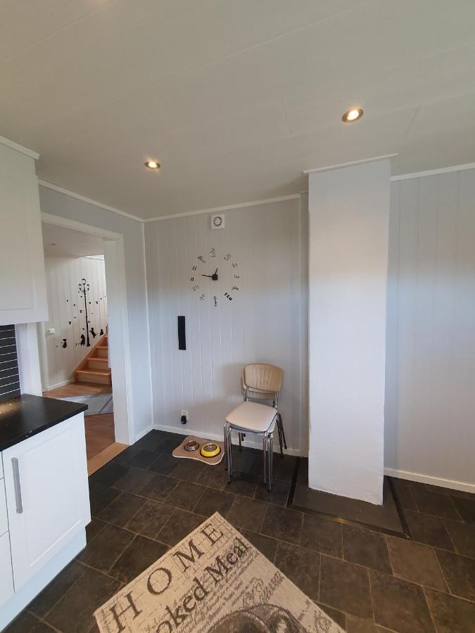 1 Room In The Yellow House, Close To Airport & Lofoten Evenskjer Exterior photo
